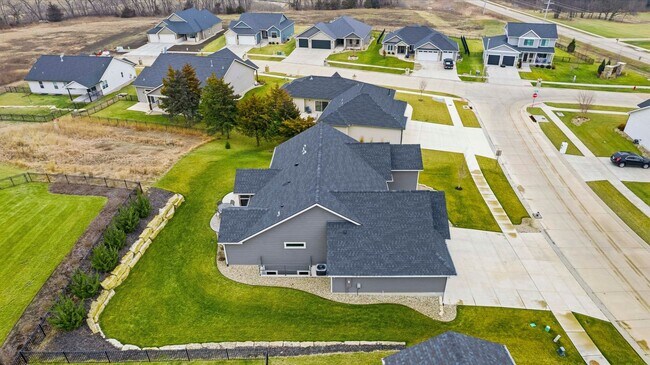 Building Photo - Stunning 6 Bed, 3 Bath Heritage Hills Home | 3-Car Garage | Walk-Out Basement