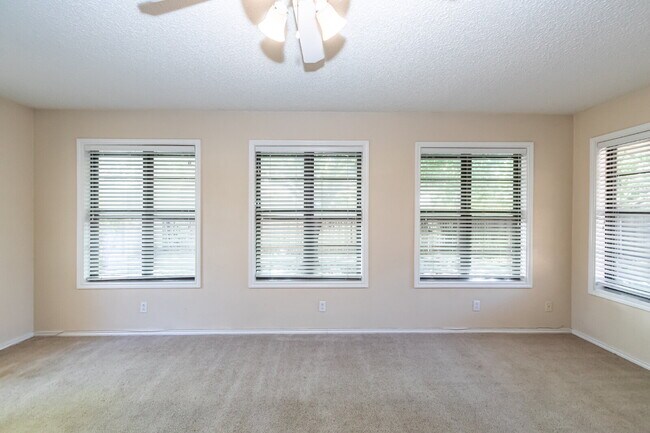 Building Photo - 2 Large Living areas! Approximately 2100 S...