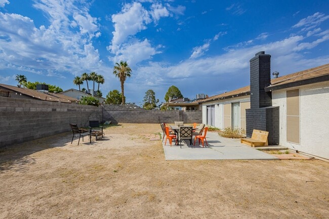 Building Photo - Fully Furnished single story home in Las Vegas with STYLE!