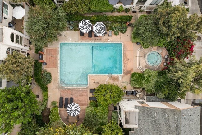 Building Photo - 5339 Coldwater Canyon Ave