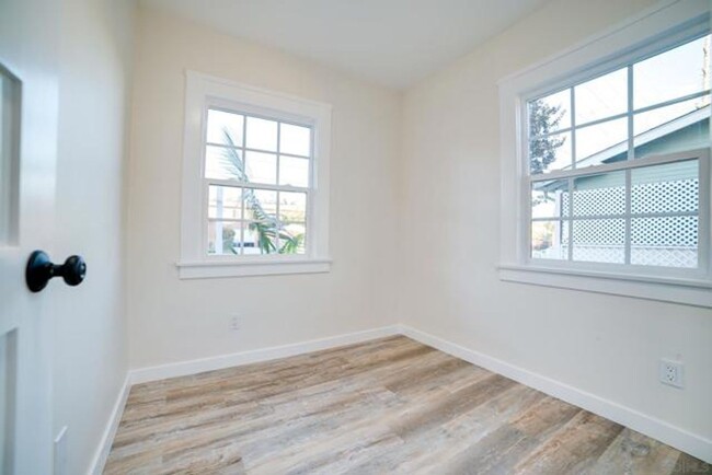 Building Photo - 2 Bed, 1 Bath House in North Park!