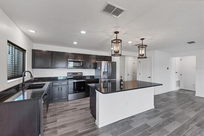 Building Photo - 7335 34th Ct E