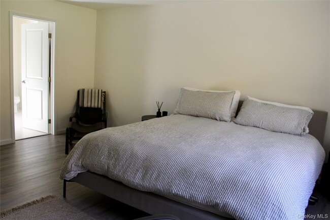 Building Photo - 3 Spruce Hl