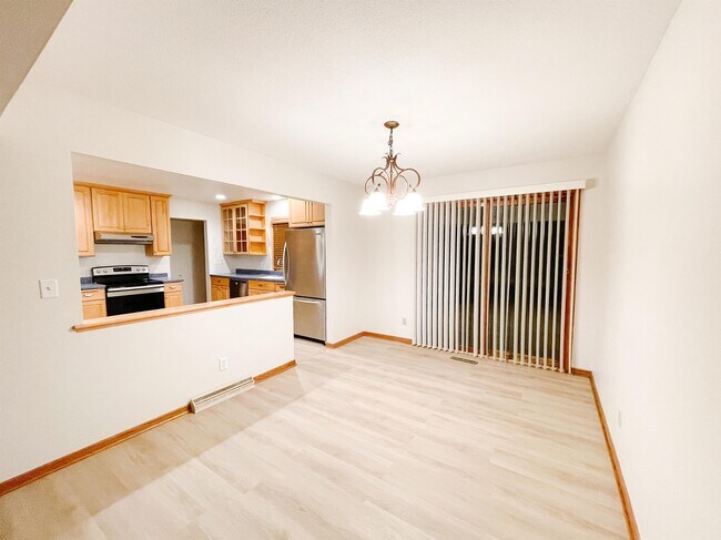 Building Photo - 1172 Highview Dr