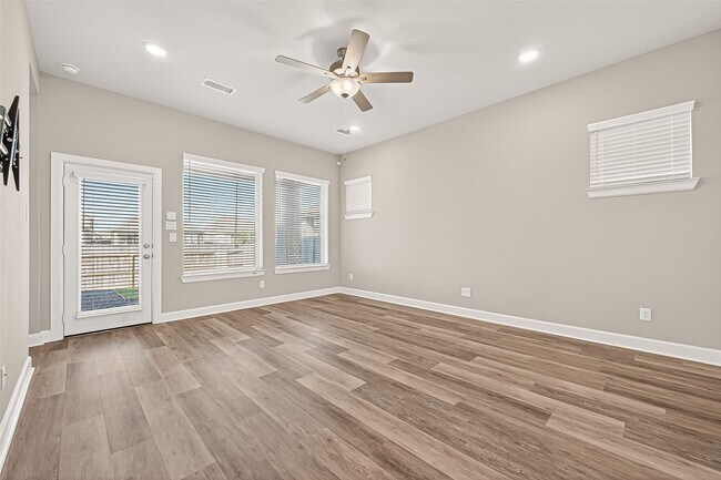 Building Photo - 23754 Pullin Market Dr