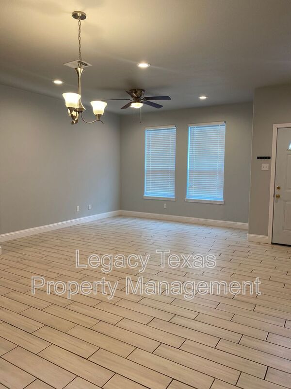 Building Photo - 301 E Willingham St