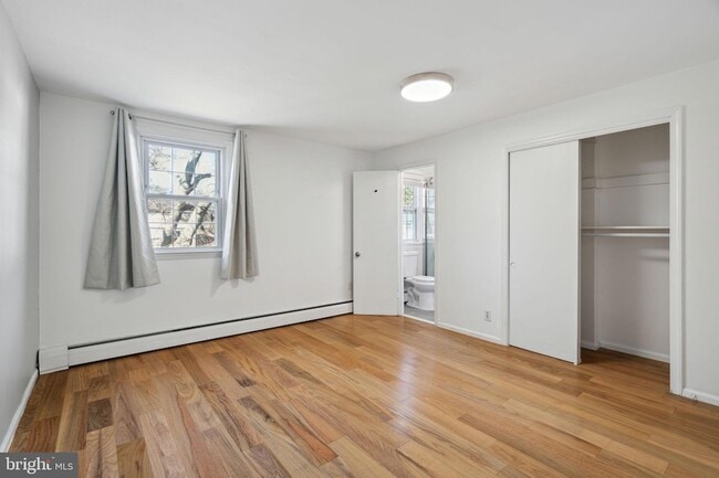 Building Photo - 426 E Hinckley Ave