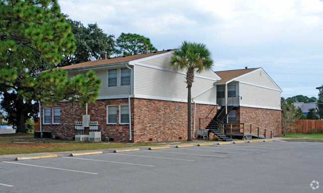 Building Photo - Edgewood Apartments