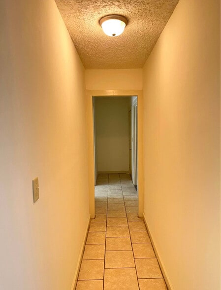 Building Photo - 1421 Wellington Ave