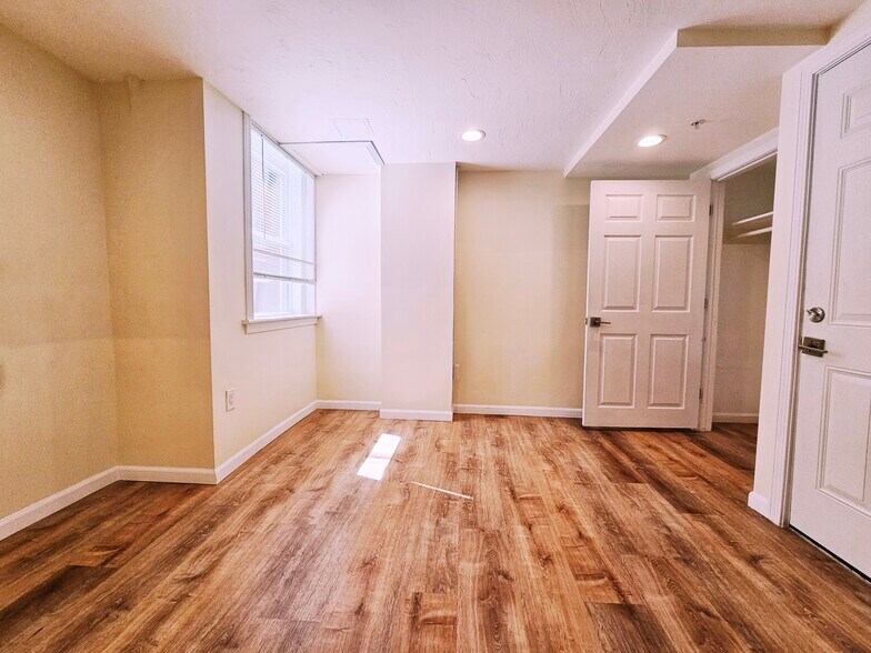 Building Photo - 1803 Beacon St