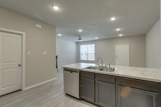 Building Photo - 2816 Bellflower Dr