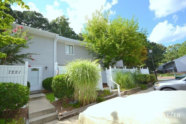 Building Photo - 7223 Sandy Creek Dr