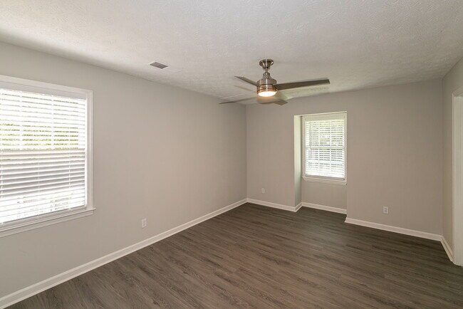 Building Photo - 4143 Meadow Way