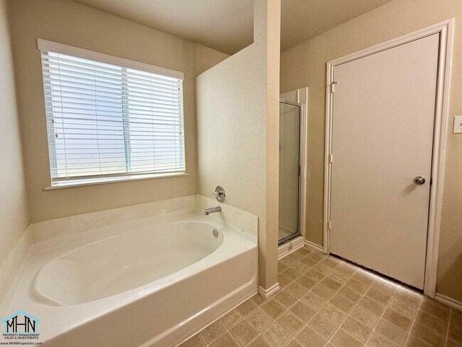 Building Photo - 3430 Ironwood Falls