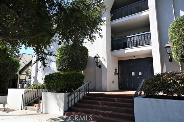 Building Photo - 497 S El Molino Ave