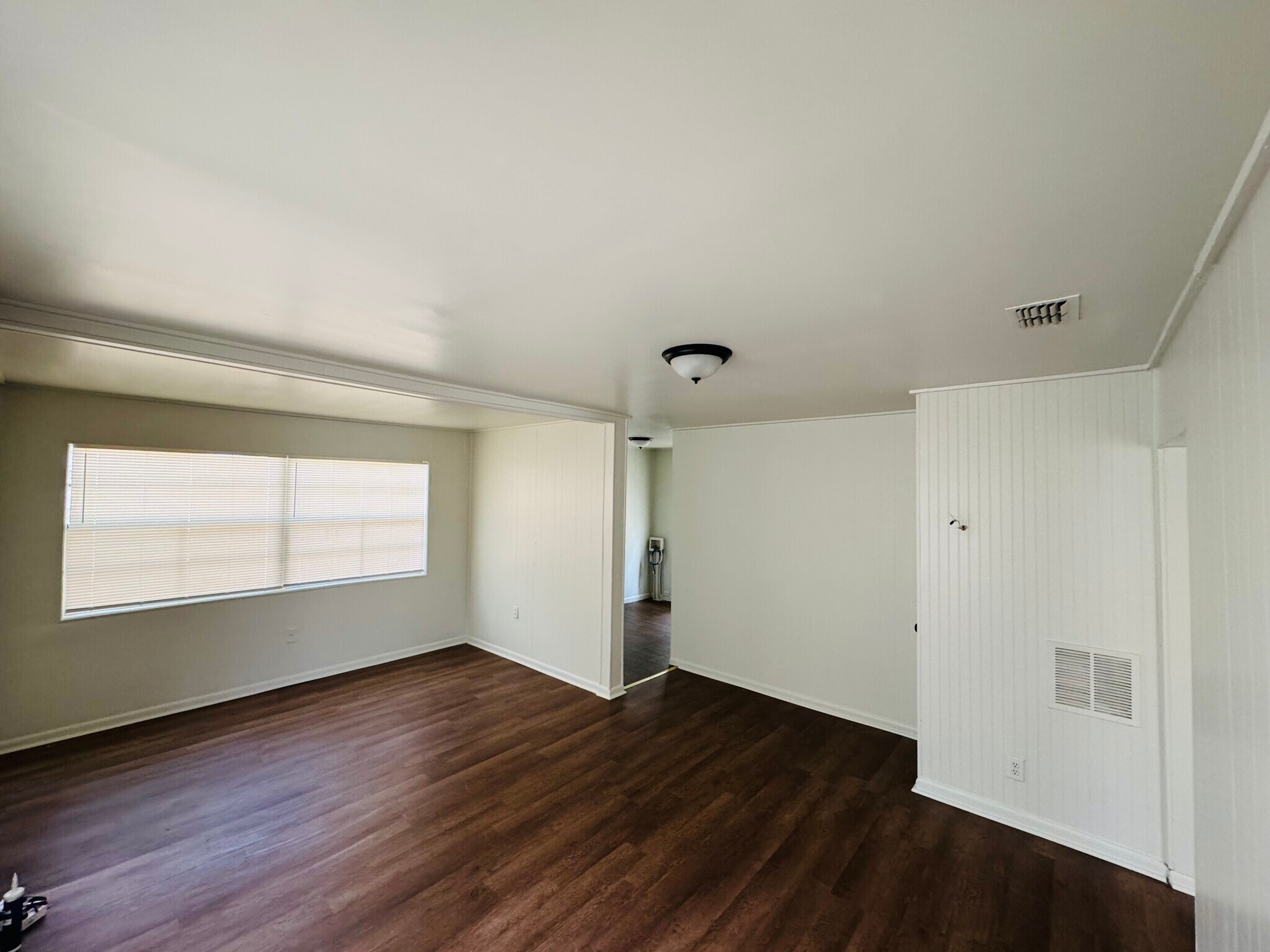 Building Photo - 1983 Lambert St