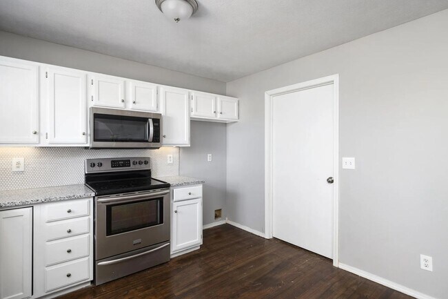 Building Photo - 4 Bed 3 Bath 2 Car Garage -In Ground Pool
