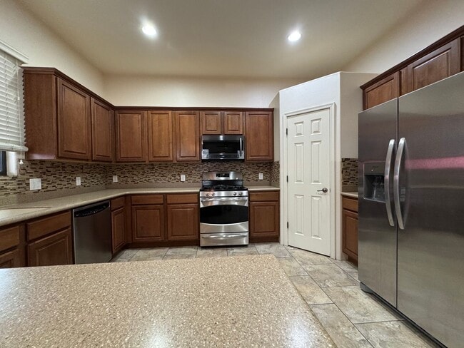 Building Photo - 4BR/3BA/2.5CG, 2534 sq.ft. rental with DEN in Sierra Vista, AZ