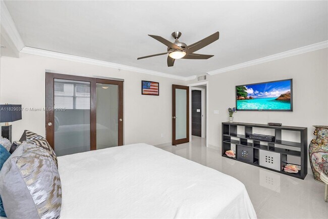 Building Photo - 1623 Collins Ave
