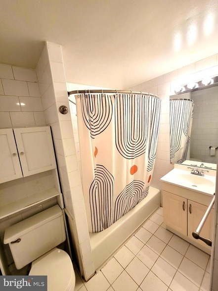 Building Photo - 1828-1800 Green St