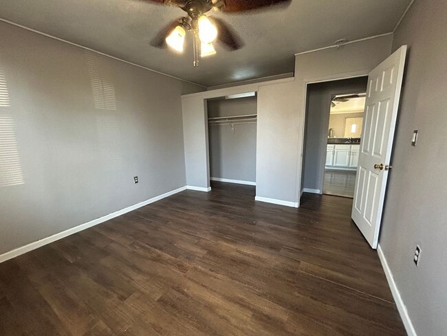 Building Photo - Cute Single Family 2 bedroom home