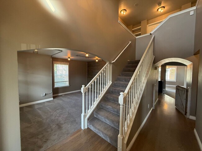 Building Photo - 15817 Lakeview Ave SE