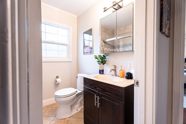 Building Photo - 1004 Airport Blvd