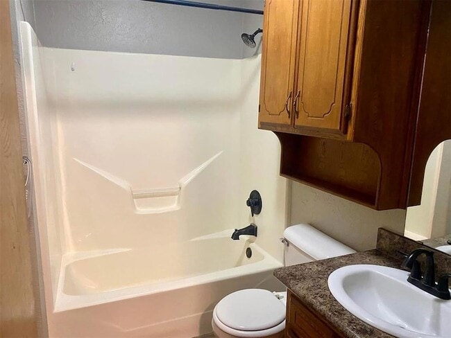 Building Photo - 137 Elmwood Ave