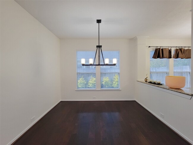 Building Photo - 5311 Timber Ct Hollow