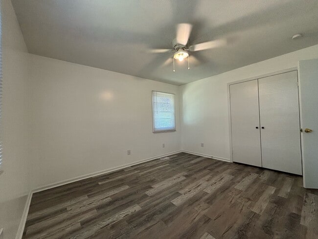 Building Photo - 1829 Inverness Dr