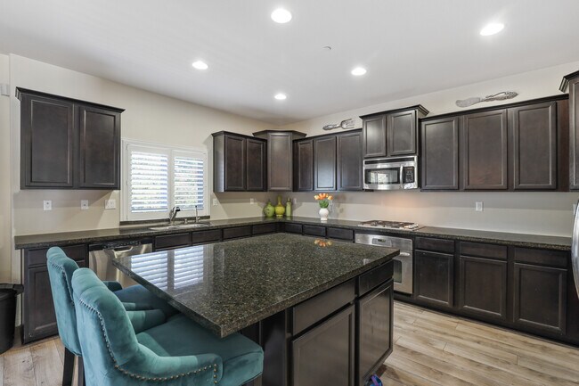 Building Photo - 30916 Snowberry Ln