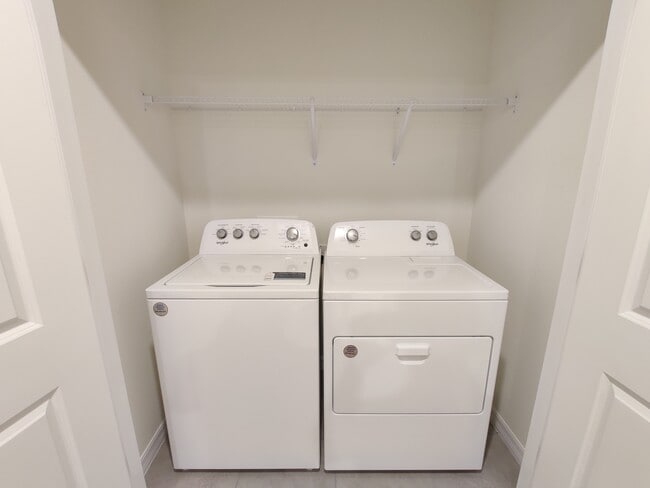 Building Photo - 423 Whispering Oaks Ct