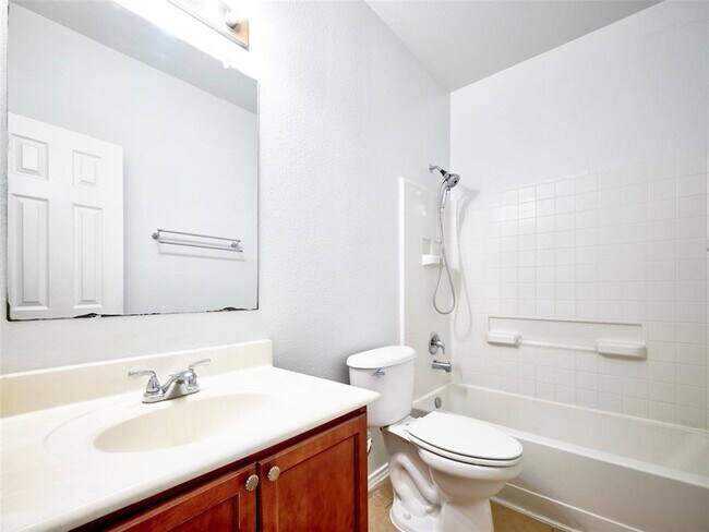 Building Photo - 1426 S Maple Dr