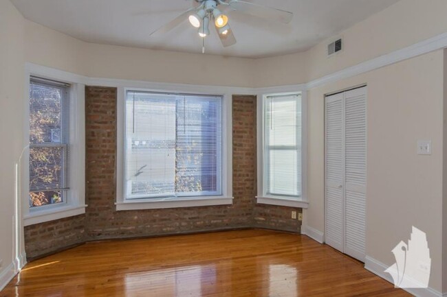 Building Photo - 4 bedroom in Chicago IL 60657
