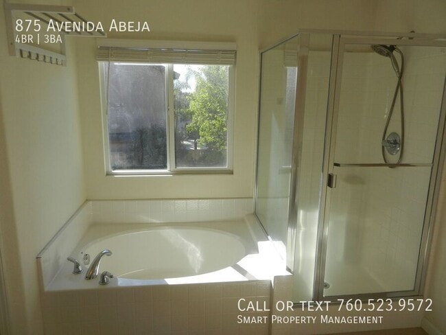 Building Photo - 875 Avenida Abeja