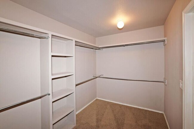 Building Photo - 8300 Irvington Ct
