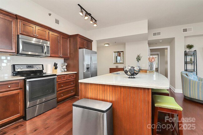 Building Photo - 1315 East Blvd