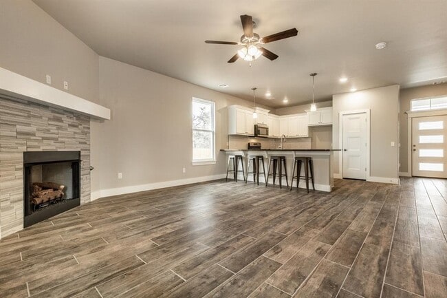 Building Photo - 2541 Fallview Dr