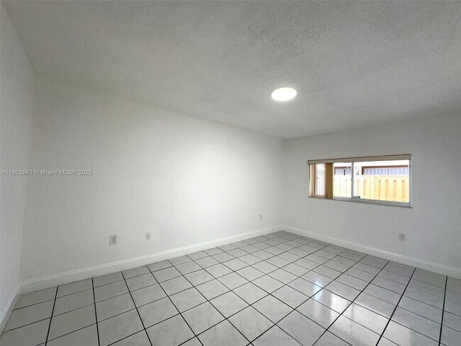 Building Photo - 3562 W 80th St