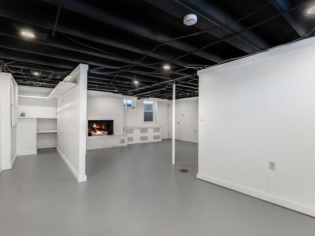 Building Photo - 3 E Main St