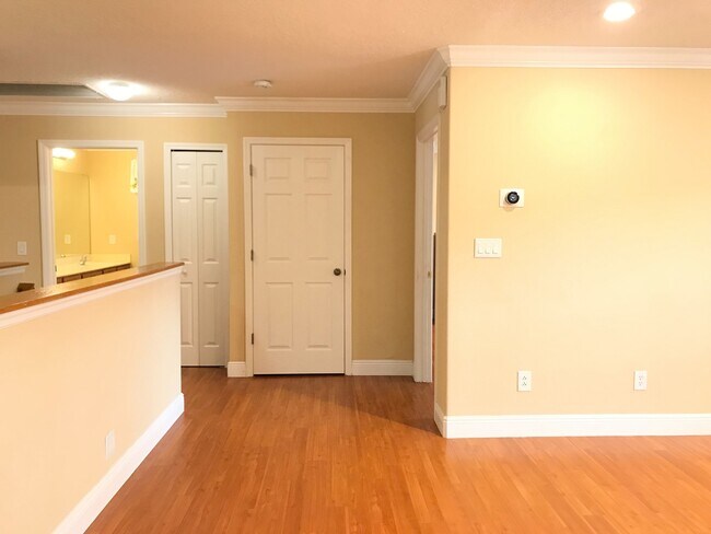 Building Photo - AMAZING HOME WITH LAKEFRONT VIEW!