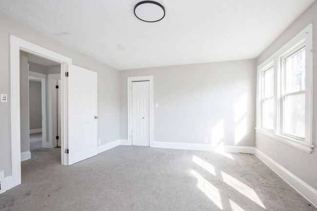 Building Photo - 3 BED 1 BATH BEAUTIFUL SINGLE HOME!