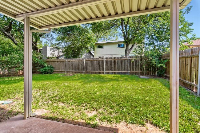 Building Photo - 2608 Piping Rock Trail
