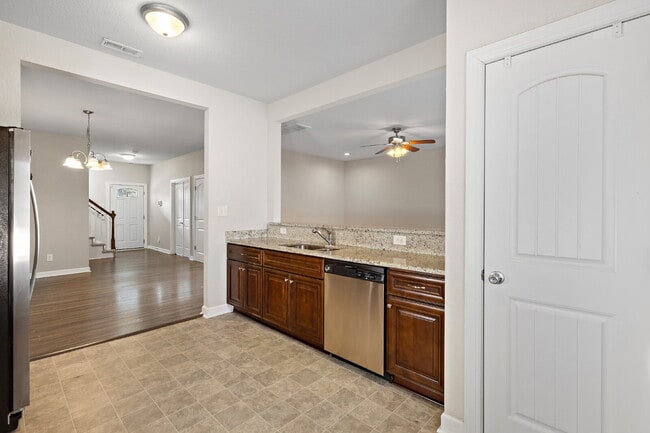 Building Photo - Fully Updated home in Westhaven