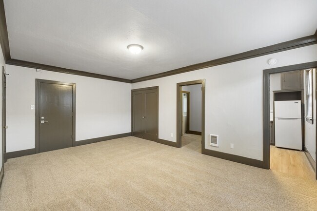 Building Photo - 16 N Broadway St