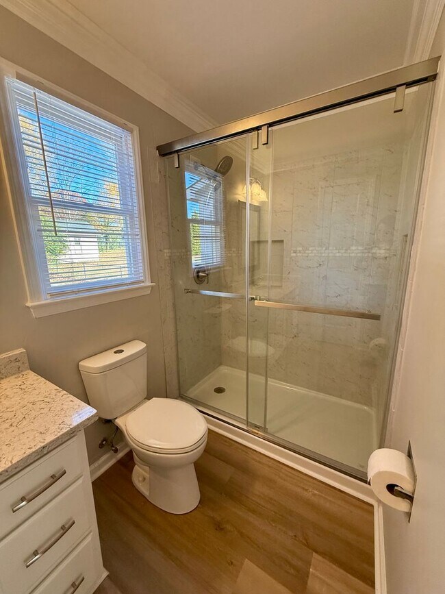 Building Photo - Three bedroom, 2 bath house in Elon