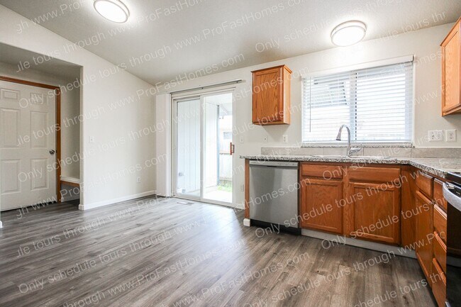 Building Photo - 6416 SE 139th Ave