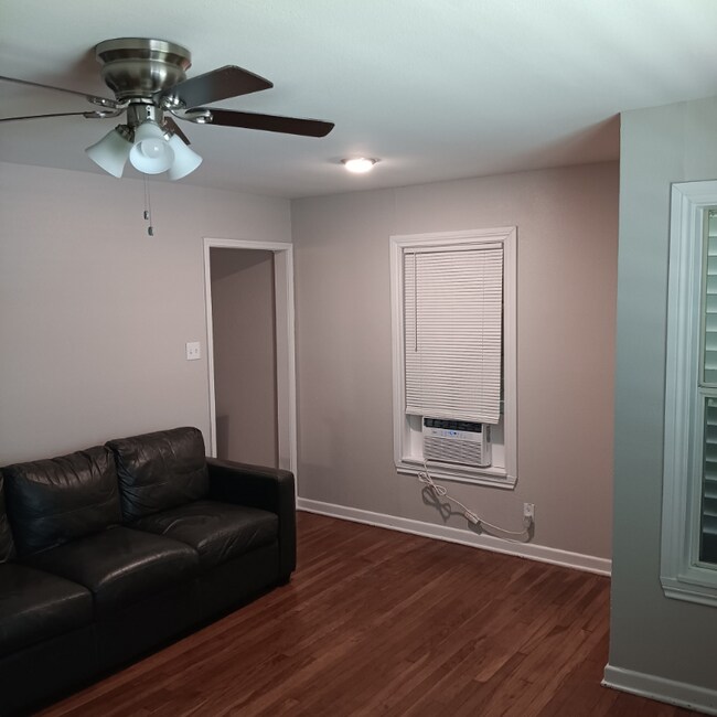 Building Photo - 2717 Rogers St