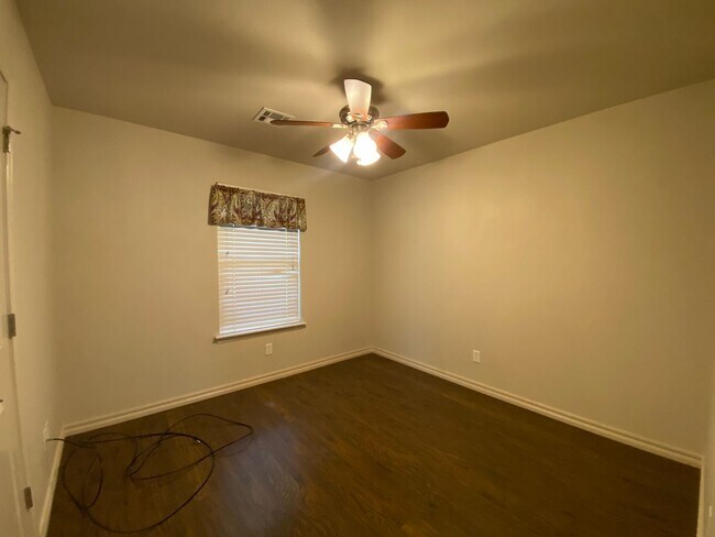 Building Photo - 3 bedroom, 2 bath in Coweta Schools!