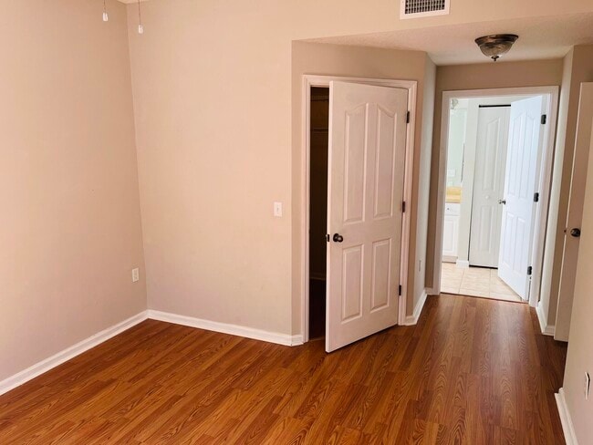 Building Photo - 6101 Myrtlewood Cir W